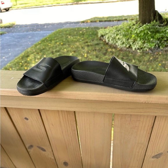 LAST CALL
Skechers Black Hyperburst Recovery Slide with leather uppers - Picture 1 of 5